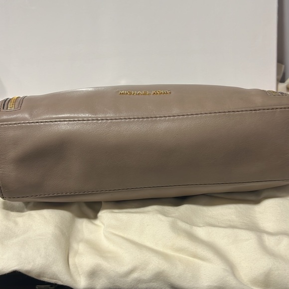 Michael Kors Matilda Leather Handbag mocha beige - Picture 6 of 14